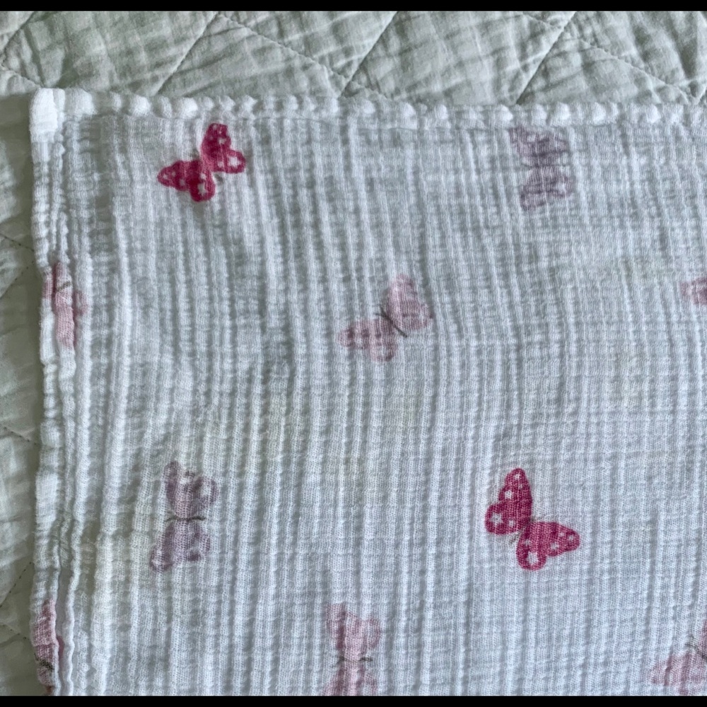 ❤️❤️ Three Aden + Anais Muslin Swaddle Blankets!❤️❤️ - Picture 2 of 2